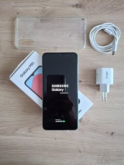 Samsung Galaxy M13 128 GB, světle modrý + ochranné pouzdro a - 2