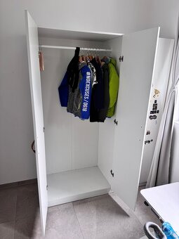 Dětská skříň – bílá, se samolepkami - 2