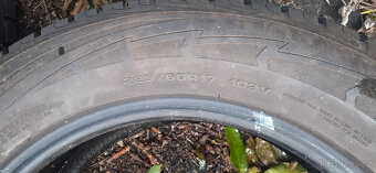 Zimní pneu 225/60R17 GoodYear pěkný vzorek - 2