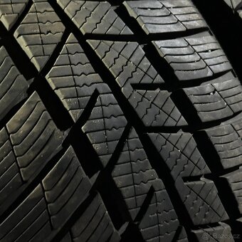 Zimní pneu 215/45 R16 90V Barum 7,5-8mm - 2