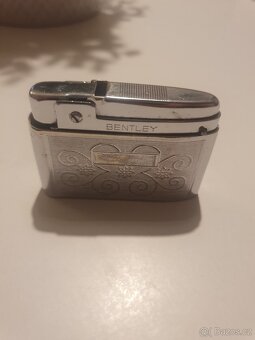Starý zapalovač Bentley - 2
