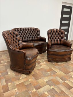 CHESTERFIELD ŠTÝL SEDAČKA,DVOJFAREBNÁ KOŽENÁ-ZĽACNENÁ - 2