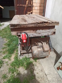 Pila pro podélné řezání kmenů nebo trámů - 2