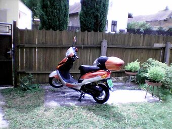 Prodám skútr 2sedadlový - 2