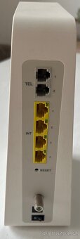 Modem Compal CH7465 bílý (pro Pevný internet Kabel) - 2
