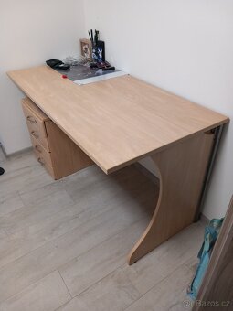 Sestava skříní + psací stůl - 2