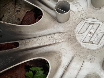 Prodám - Sadu originál poklic R16 Suzuki - 2