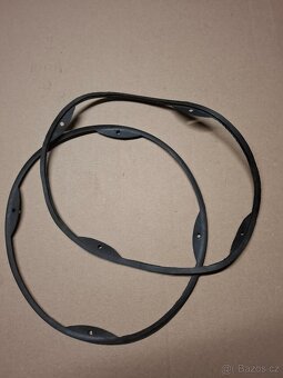 Guma pod rámeček světlometu Škoda 100, 110r - 2