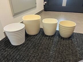 Sada světlých květináčů - 2