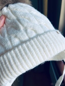 Dětská zimní čepice s pravou bambulí – pro holčičku - 2