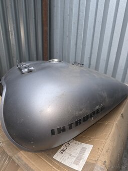 Nádrž suzuki intruder - 2