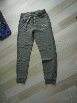 Tepláky Jurassic world vel. 158 - 2