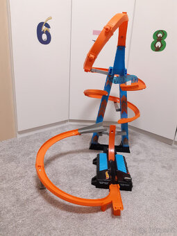 Hot Wheels Padajícíc věž - 2