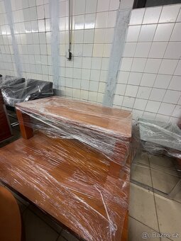 Dřevěnný nízký stůl - 2