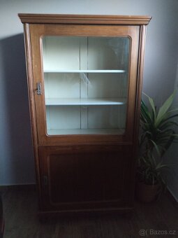 Starožitná skříň - 2