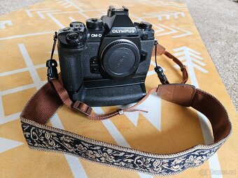 Olympue OMD-EM1 Mark1 + objektivy - 2