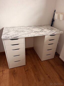 Stolek IKEA a 2 kontejnery - 2