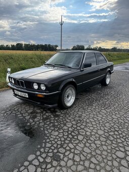 BMW E30 320i Coupe - 2