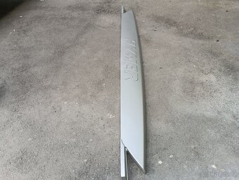 Panel s nápisem HYMER č. P 82 - 2