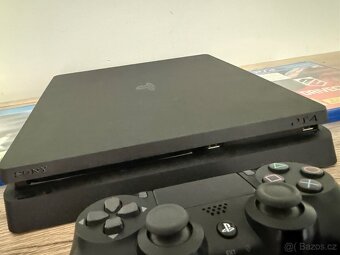 PlayStation 4 slim - 2