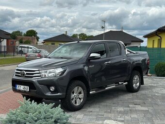 Toyota Hilux - 2