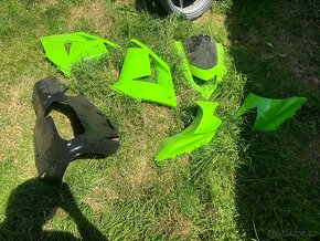 Rozprodam Kawasaki Zx10R Ninja 04-05 na nahradni dily - 2