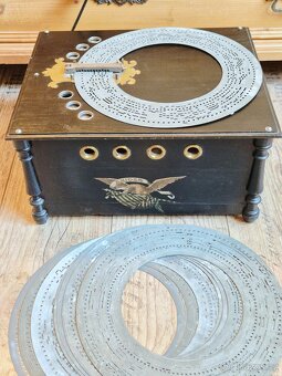 Starožitný hrací stroj, flašinet Ariosa, 1898, Německo - 2