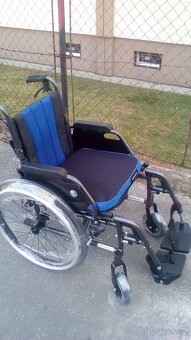 INVALIDNÍ VOZÍK-46CM-ODLEHČEN-BRZDY PRO DOPROVOD - 2