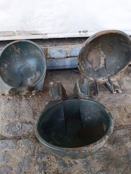 Staré litinové napáječky - 2