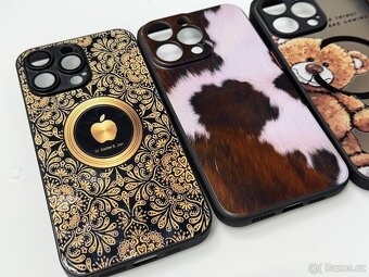Nabízím 8 krytů na iPhone 15 Pro Max - 2