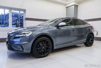 Volvo V40 2018 D3 110kW R-design nez.topení,LED,tažné zař. - 2