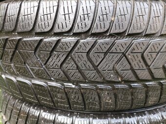 Zimní pneumatiky Pirelli 215/65/17 - 2