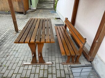Prodam stoly a lavice, vice kusu. - 2