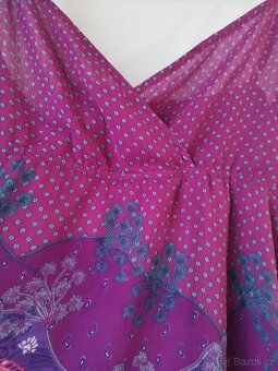 Delší tunika se zajímavým střihem - 2