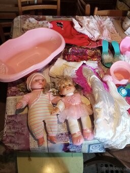 Mix hraček panenky a další - 2