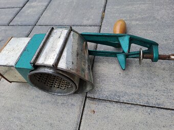 Starý mlýnek na strouhanku - 2