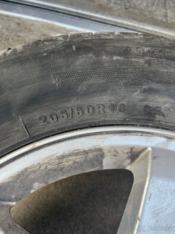 Pneu 205 /60 R16 - 2