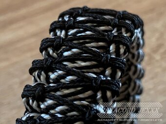 Paracord náramek (19 cm) black - white - 2