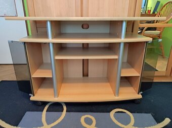 Televizní stolek na kolečkách - 2