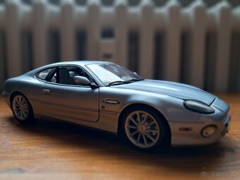 Model auta Aston Martin DB7 VANTAGE V12, 1:18 - 2