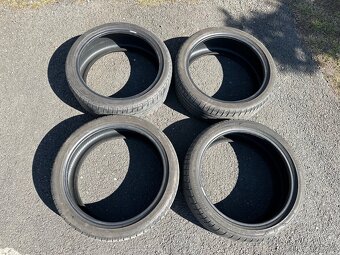 Prodám letní pneu Bridgestone 225/40R19 93Y - 2