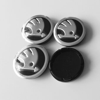 ŠKODA - chrom-černá pokličky do středů alu. kol - 56mm - 2