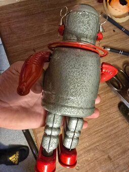 Stary kovovy robot -hračka - 2