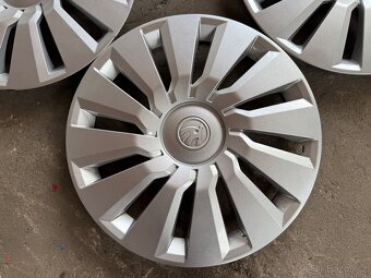 Originální poklice Škoda R16 - 2