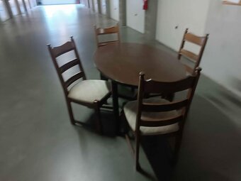 S DOVOZEM masivní oválný dřevěný stůl 90x140 a 4 židle - 2