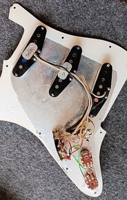 Prodám osazený pickguard na Stratocaster - 2