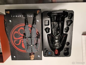Hot toys - 2