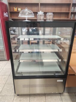 Prodej z cukrárny - 2