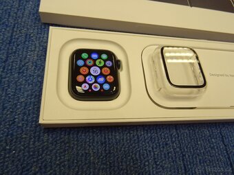 Nové chytré hodinky Apple Watch SE 2 2024 40mm - 2