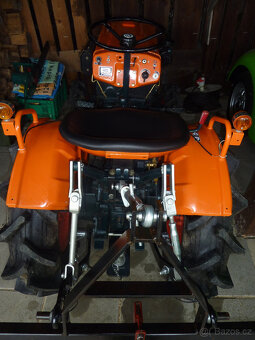 Malotraktor Kubota B 7000 4WD a příslušenství - 2
